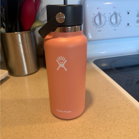 Hydro Flask water bottle never used peach color - Picture 1 of 5